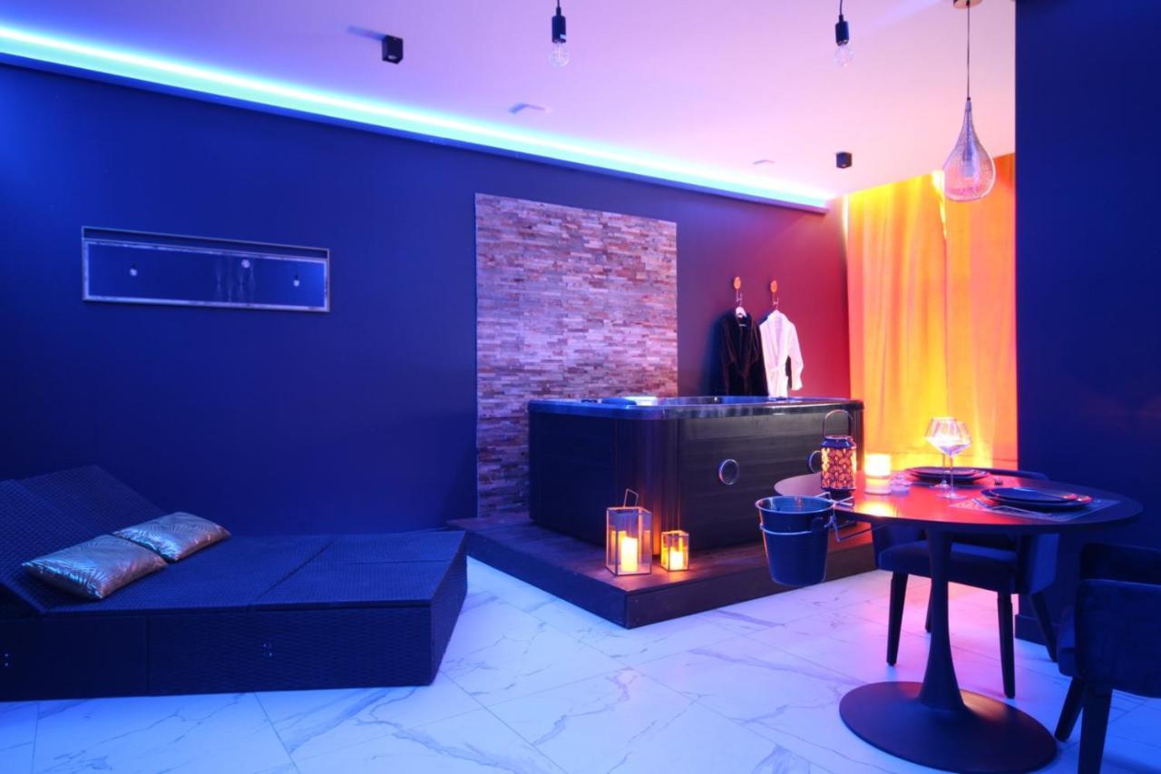 Le Breuil  Suite Blue Jacuzzi מראה חיצוני תמונה