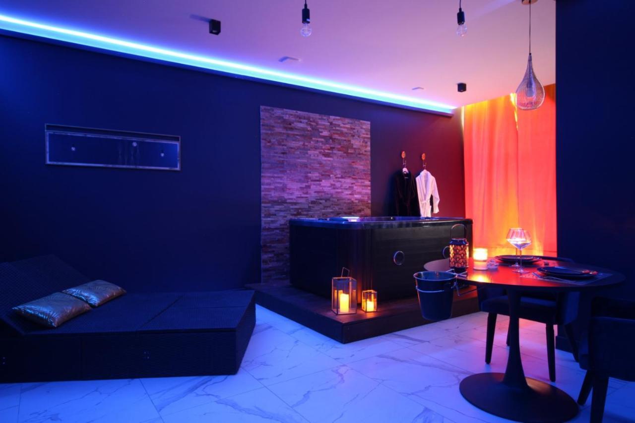 Le Breuil  Suite Blue Jacuzzi מראה חיצוני תמונה